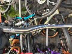 Lunje Alüminyum 31.8 780 mm Riser Mtb Gidon Bisiklet Gidonu Gümüş Mavi Desenli