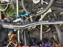 Lunje Alüminyum 31.8 780 mm Riser Mtb Gidon Bisiklet Gidonu Gümüş Mavi Desenli