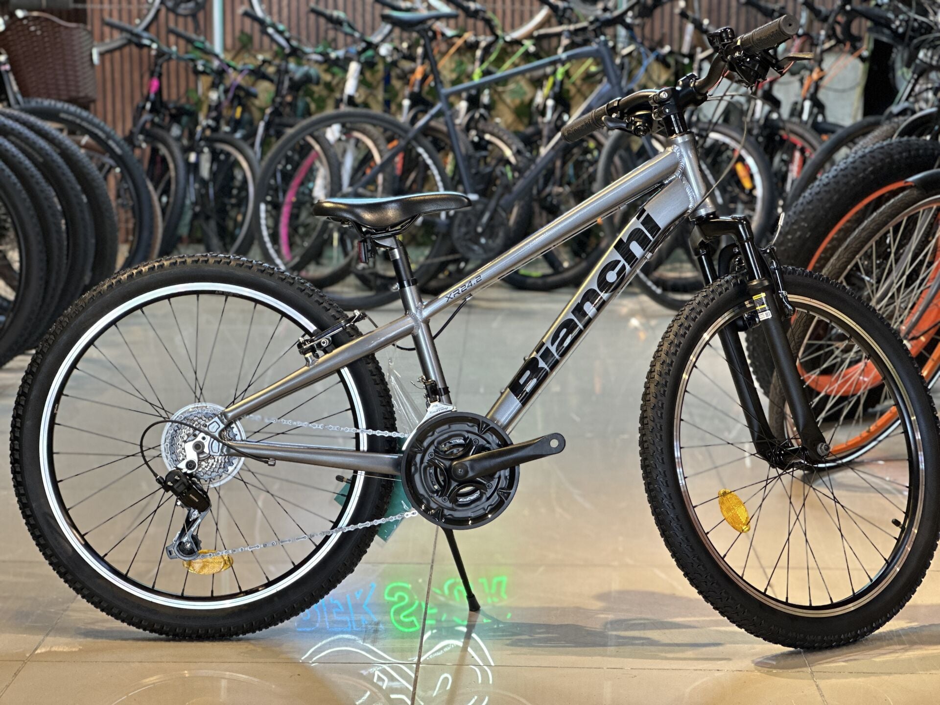 Bianchi XR 24.2 21 V VB çocuk dağ bisikleti | Alüminyum kadro, Shimano 21 vites, Zoom amortisör, 24 jant, V-Fren