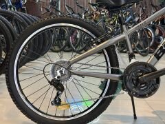 Bianchi XR 24.2 21 V VB çocuk dağ bisikleti | Alüminyum kadro, Shimano 21 vites, Zoom amortisör, 24 jant, V-Fren