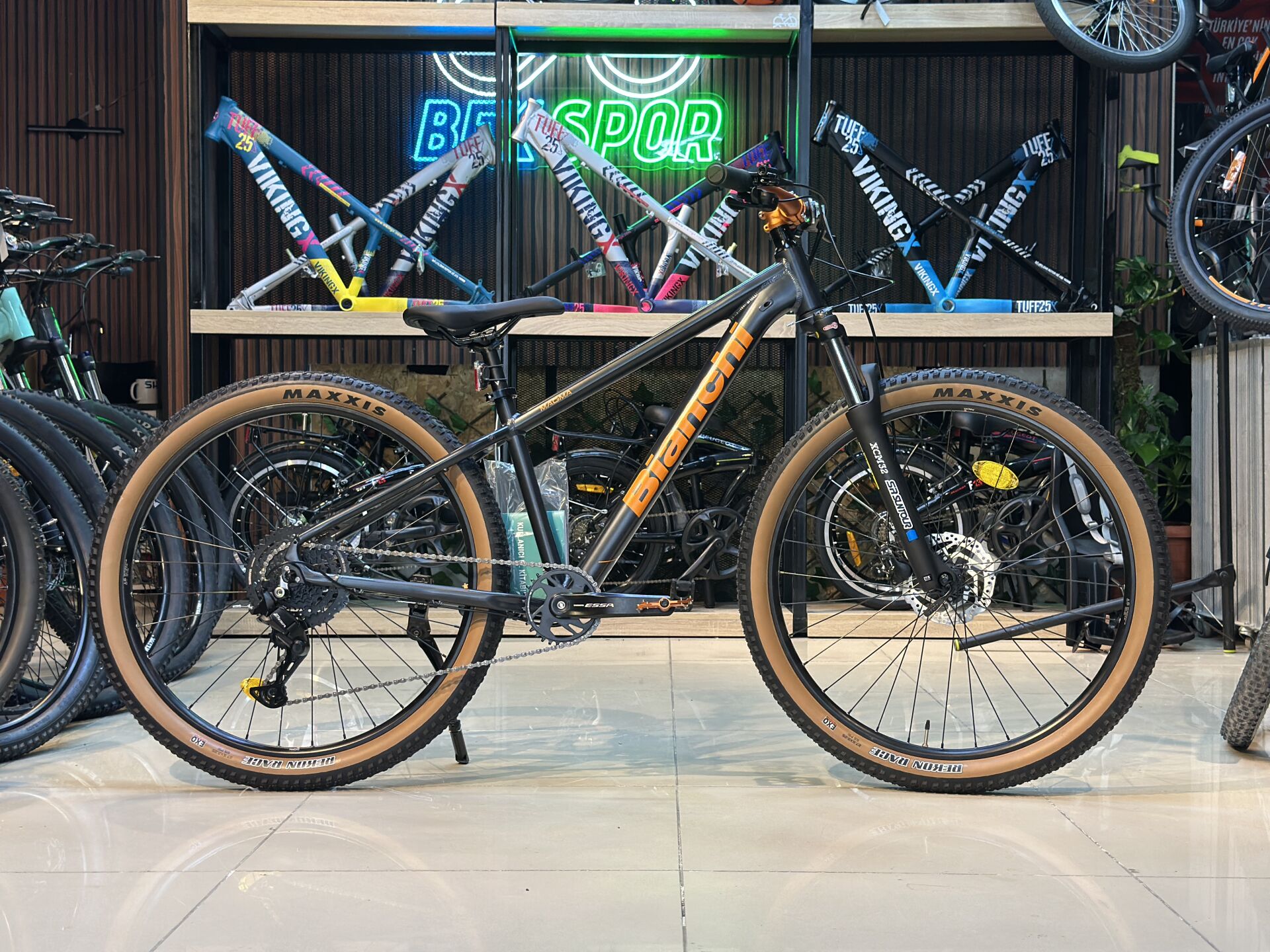 MAGMA 27.X ESSA 1X8SP HD 38 /  JY SİYAH-TURUNCU