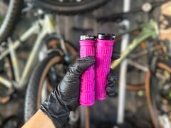 Riderace Vidalı Silikon Pembe Bisiklet Elcik
