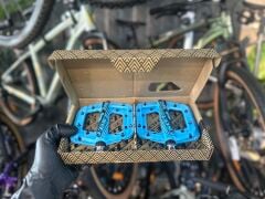 ENLEE Rulmanlı Çivili Alüminyum Platform Bisiklet Pedalı Mavi | MTB, BMX, Şehir ve Trekking Uyumlu