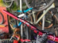 LUNJE Alüminyum MTB Gidon 720 mm Kırmızı