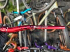 LUNJE Alüminyum MTB Gidon 720 mm Kırmızı