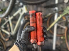 Kırmızı Siyah Detaylı Silikon Bisiklet Elcik 145 mm