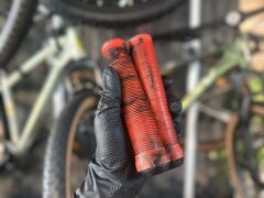 Kırmızı Siyah Detaylı Silikon Bisiklet Elcik 145 mm