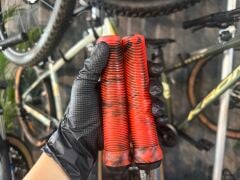 Kırmızı Siyah Detaylı Silikon Bisiklet Elcik 145 mm