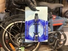 ŞEFFAF MAVİ PLATFORM PEDAL - BİSİKLET PEDALI