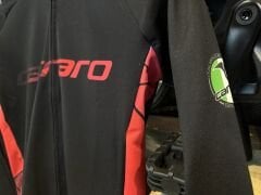 Carraro Uzun Kollu Kışlık Bisiklet Forması Siyah-Kırmızı | Nefes Alabilir Isı Yalıtımlı Unisex Bisiklet Forması