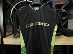 Carraro Force Bisiklet Forması Siyah-Yeşil – Performans & Stil